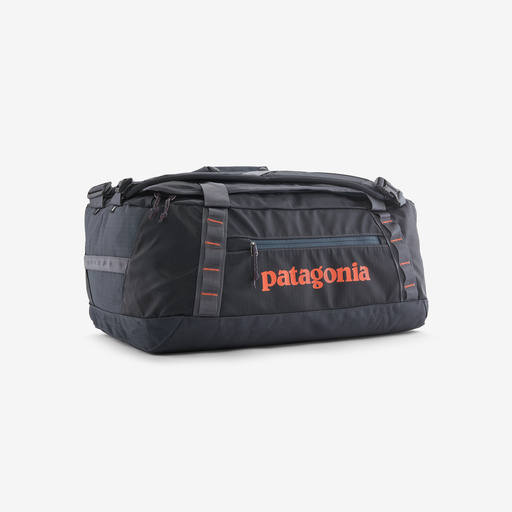 Adventure-ready and eco-friendly, the Patagonia Black Hole Duffel Bag combines durability with 100% recycled materials.