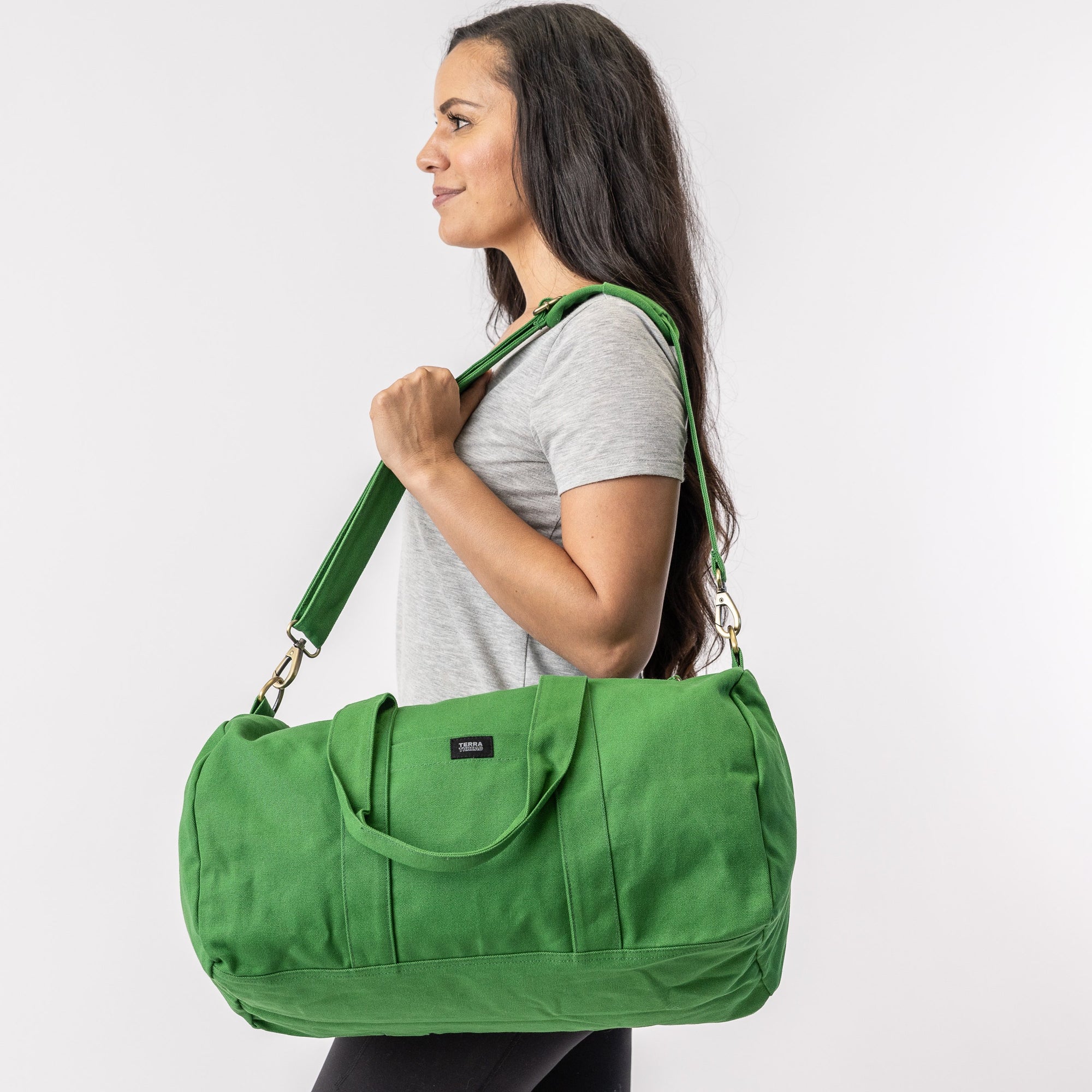 Carry your gear in style with the Terra Thread Aarde Eco-Friendly Gym Bag, made from organic cotton canvas and designed for the eco-conscious athlete.